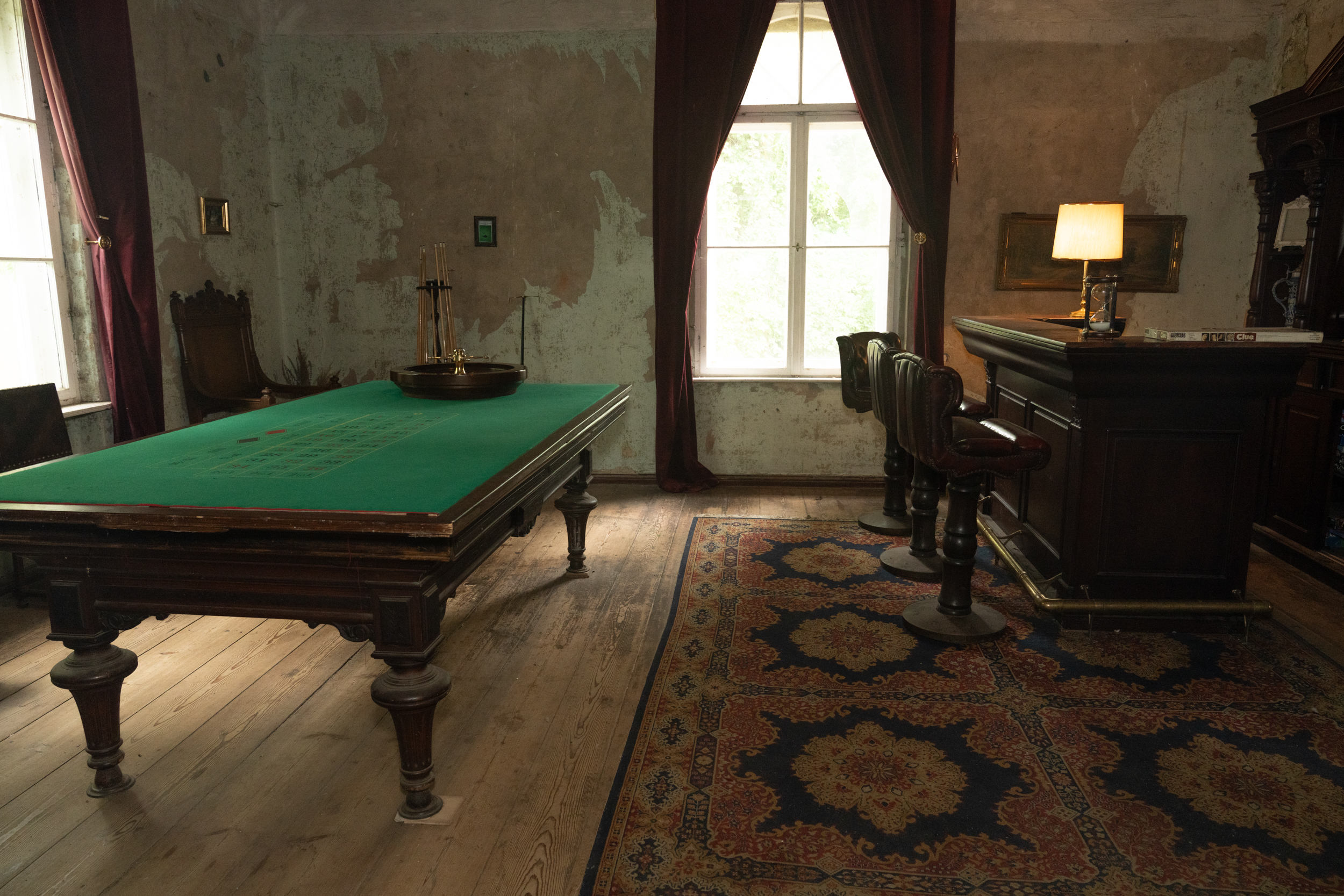 castle-interior-billiard-room