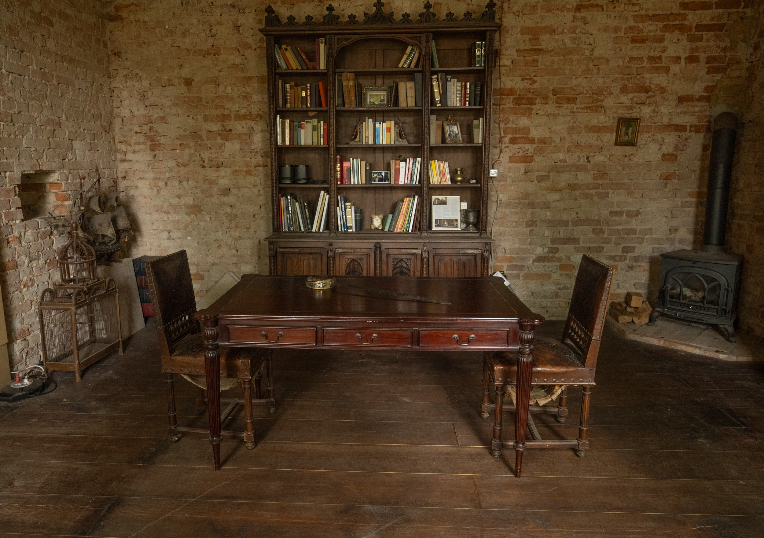 castle-interior-livingroom